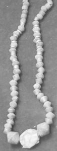 图5 项链（土库曼斯坦Gonur-depe遗址，约公元前2500～前1800年，阿什喀巴德国家文化中心国家博物馆藏，谢尔盖摄）