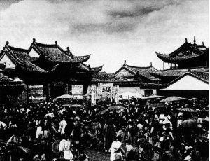 昆明岳王庙庙会（摄于1900年）