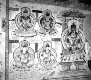 图九七 安西榆林窟25窟东壁毗卢遮那与八大菩萨壁画残存部分