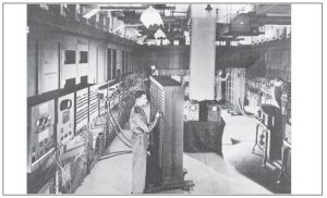 图2 世界第一台计算机ENIAC
