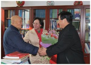 2011年1月27日，崔勇院长看望喜获国家最高科学技术奖的老校友师昌绪先生