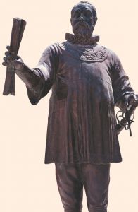 瓦莱特青铜像，左手持剑，右手拿着瓦莱塔城的规划图