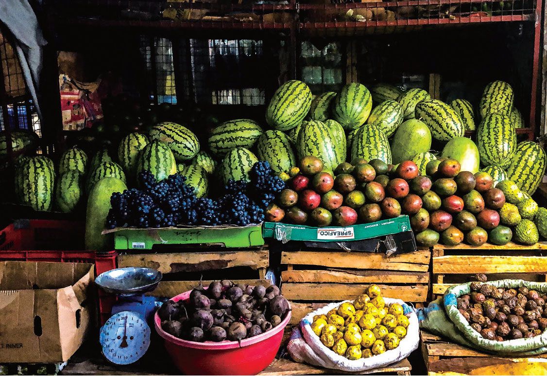 阿鲁沙当地的水果市场（许洋 摄）