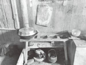 图1-9 长乐村一个贫困户的厨房（3）