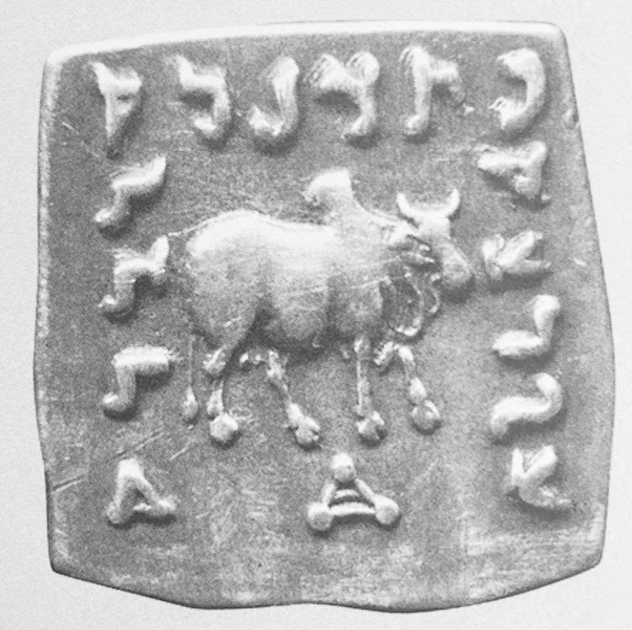 图1-12 方形银币（瘤牛） 约2世纪
