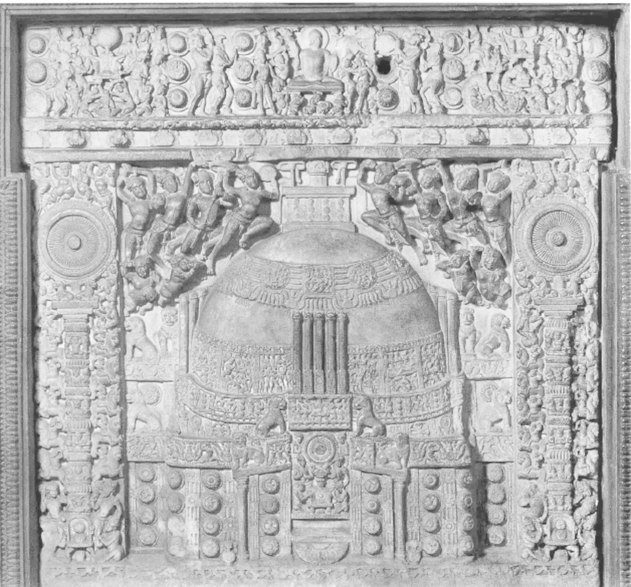 图1-52 窣堵波 2世纪 阿玛拉瓦蒂出土 印度清奈博物馆藏