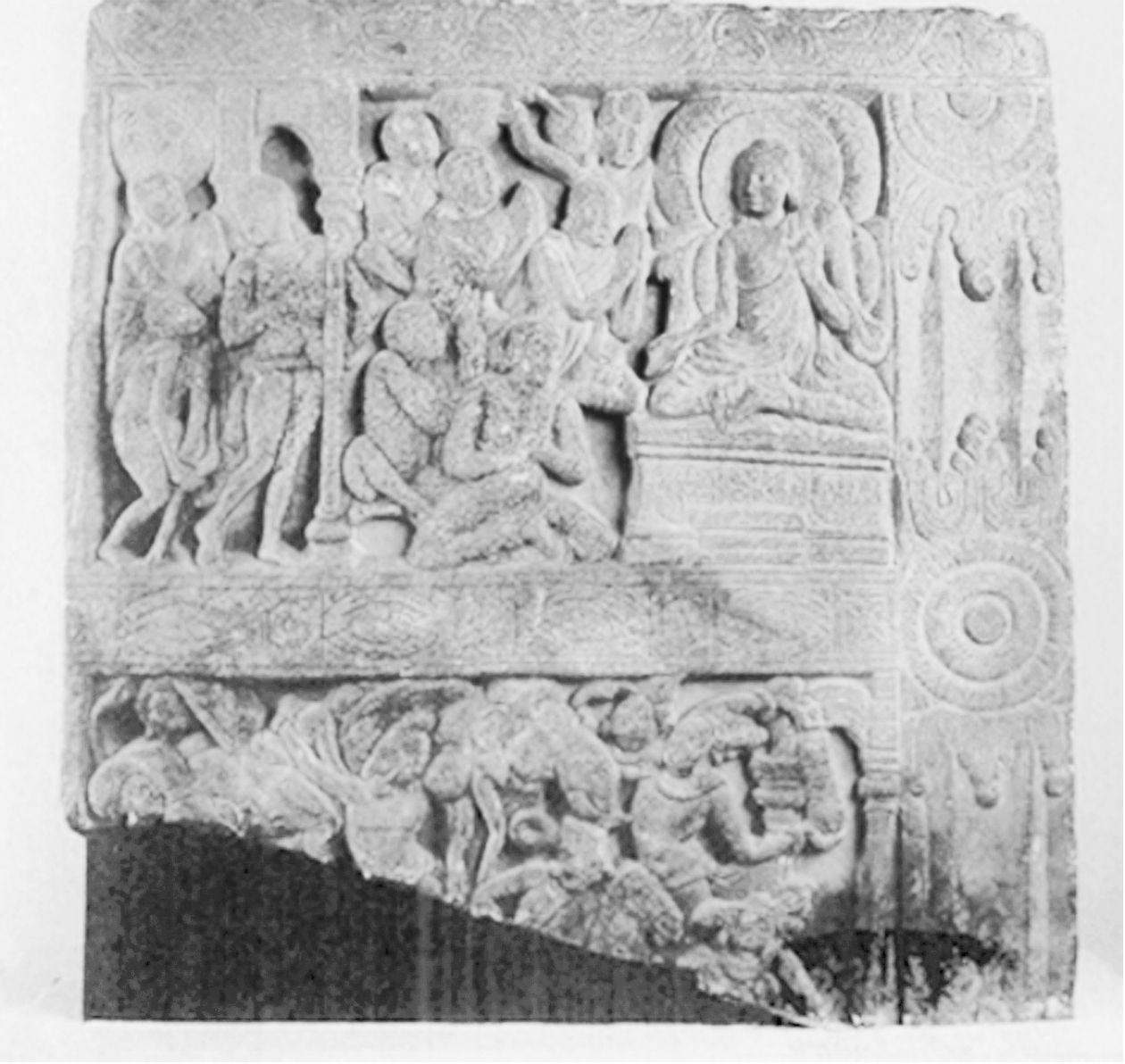 图1-54 释迦牟尼说法 龙树山出土 3世纪 吉美博物馆藏