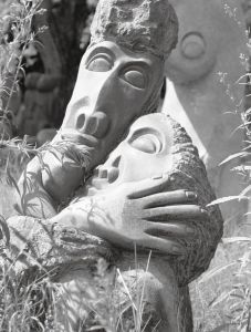 第一代石雕家的作品《情人》