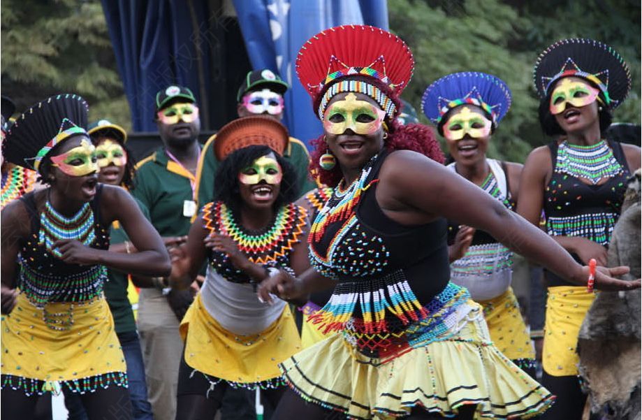 传统非洲舞蹈依旧颇受欢迎（中图）
