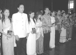 图6-6 第一届印尼泗水师资班学生毕业