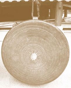 图2-1 白裤瑶族现在使用的铜鼓