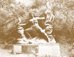 图2-2 壮族创世神布洛陀塑像