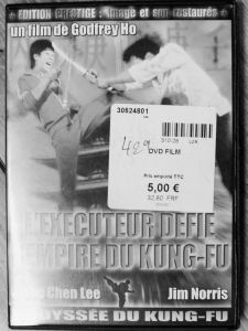 旧货市场“易物岛”出售的中国功夫电影DVD