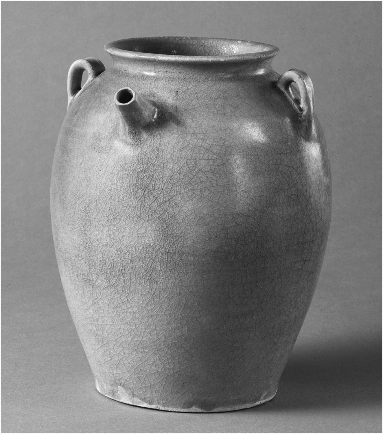 图4 青瓷水罐，可能是浙江越窑青瓷，勿里洞船货，9世纪早期，高22厘米