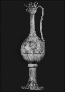 图9 白釉绿彩水罐，可能为河南巩县窑出产，勿里洞船货，9世纪早期