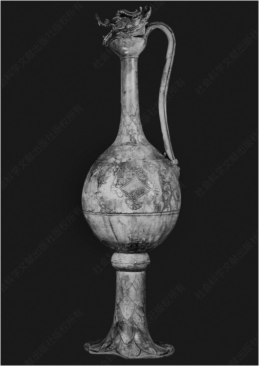 图9 白釉绿彩水罐，可能为河南巩县窑出产，勿里洞船货，9世纪早期