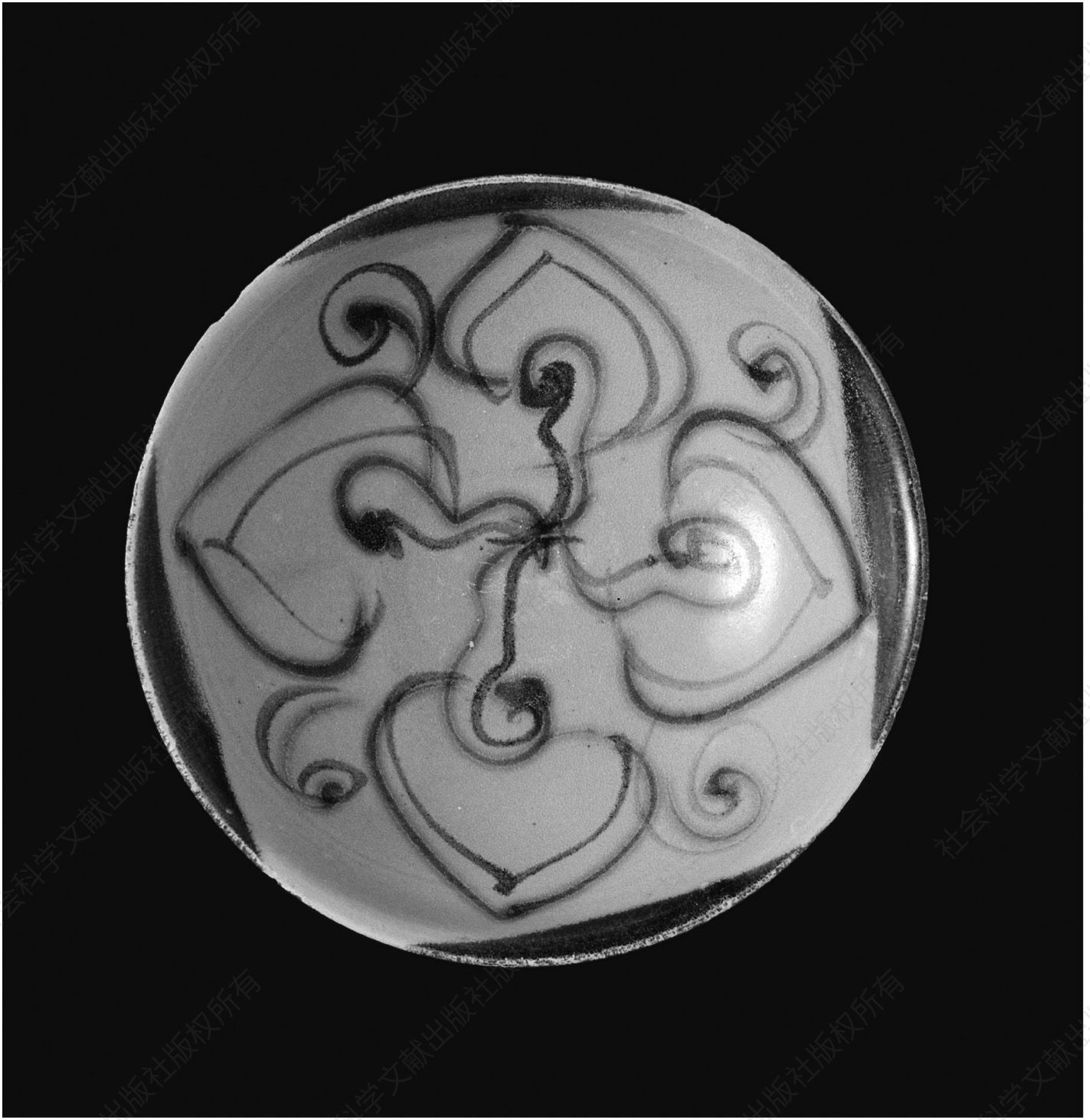 图15 褐彩莲花纹碗，湖南长沙窑出产，勿里洞船货，9世纪早期