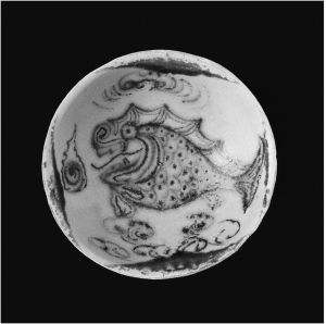 图17 褐彩怪鱼（摩羯）纹碗，湖南长沙窑出产，勿里洞船货，9世纪早期
