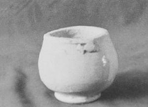 图3-17 白釉瓷钵