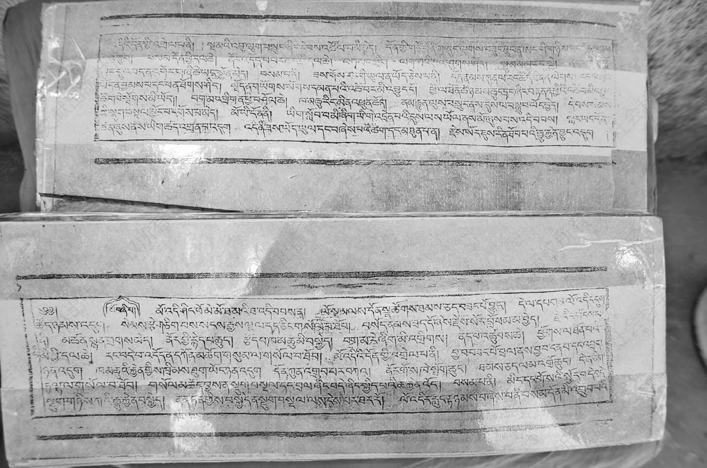 功德林寺馆藏藏文蓝本《威慑俱全真日杰布之三界明镜灵签》第三、四签的签文（笔者摄于2014年2月10日）