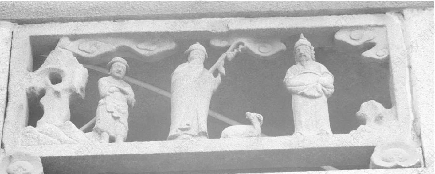 图1-5 “黄阁重纶”牌楼上的雕刻图“苏武牧羊”[自摄]