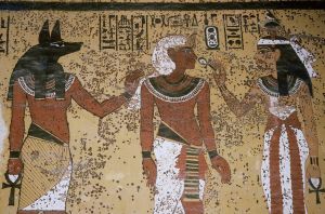 图坦卡蒙陵墓中展现阿努比斯神、伊西斯女神与图坦卡蒙的壁画