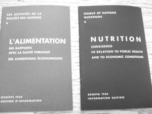 《营养报告》法文版（左）和英文版（右）