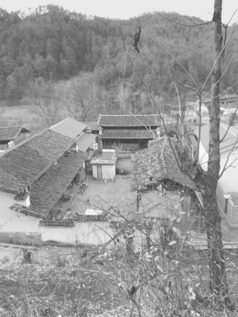 图1-9 河源村普通的纳西族村民宅院