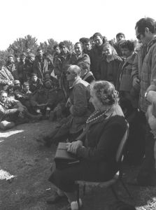 “赎罪日战争”期间，总理果尔达·梅厄在戈兰高地同以色列部队在一起