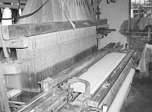 吴村现存3台K84式提花织机，为城市工厂所淘汰者