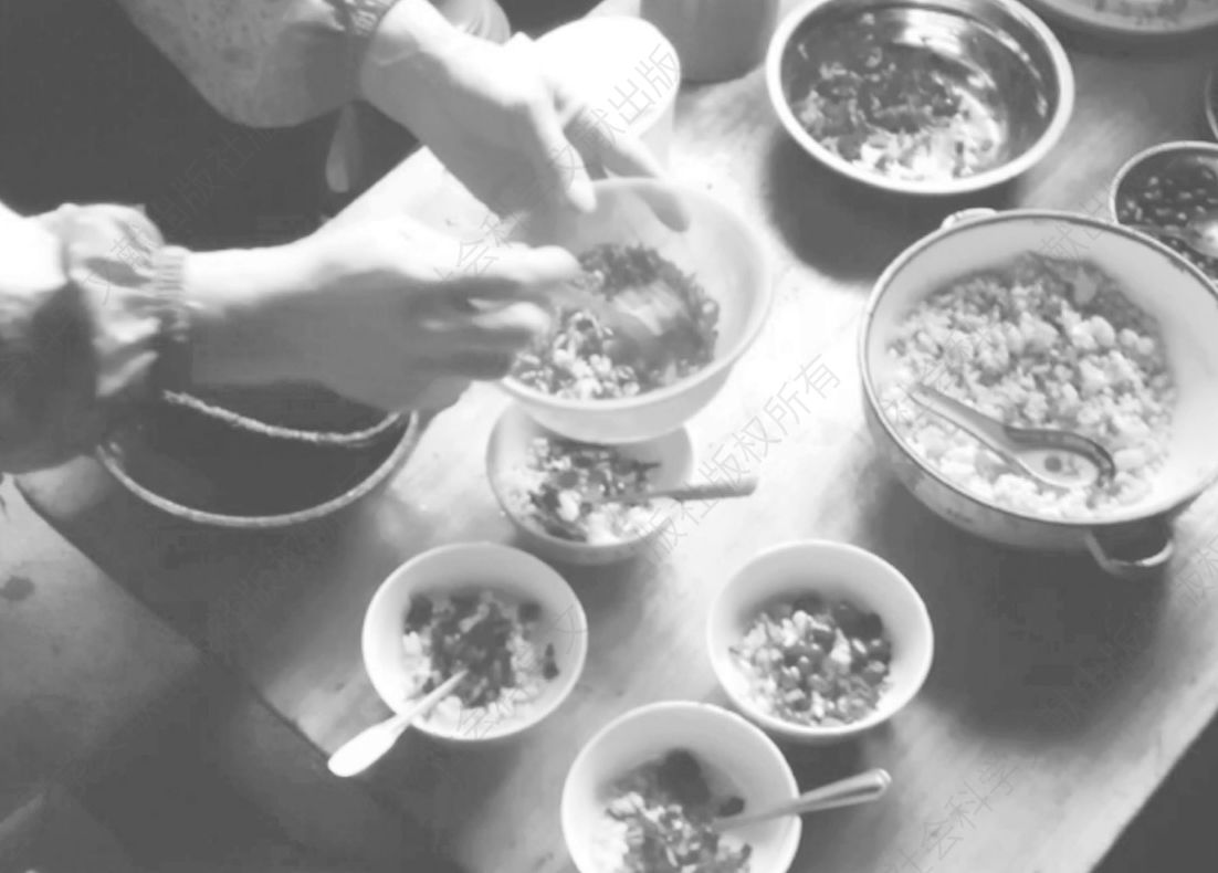 图2-3 安马村村民家中打油茶