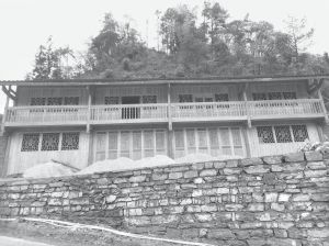 图4-6 建设中的十八洞村苗族文化博物馆