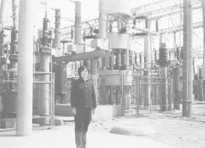 1988年，参加全国供电局电力总工培训时，应巧娜在北京500千伏房山变