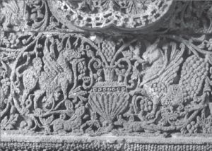图4 约旦马沙塔“冬宫”的外立面石雕装饰，瓦立德二世，公元720年