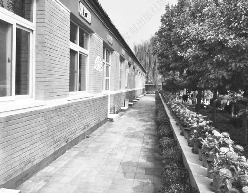 图2-1 北京市某农村中心小学校园外景