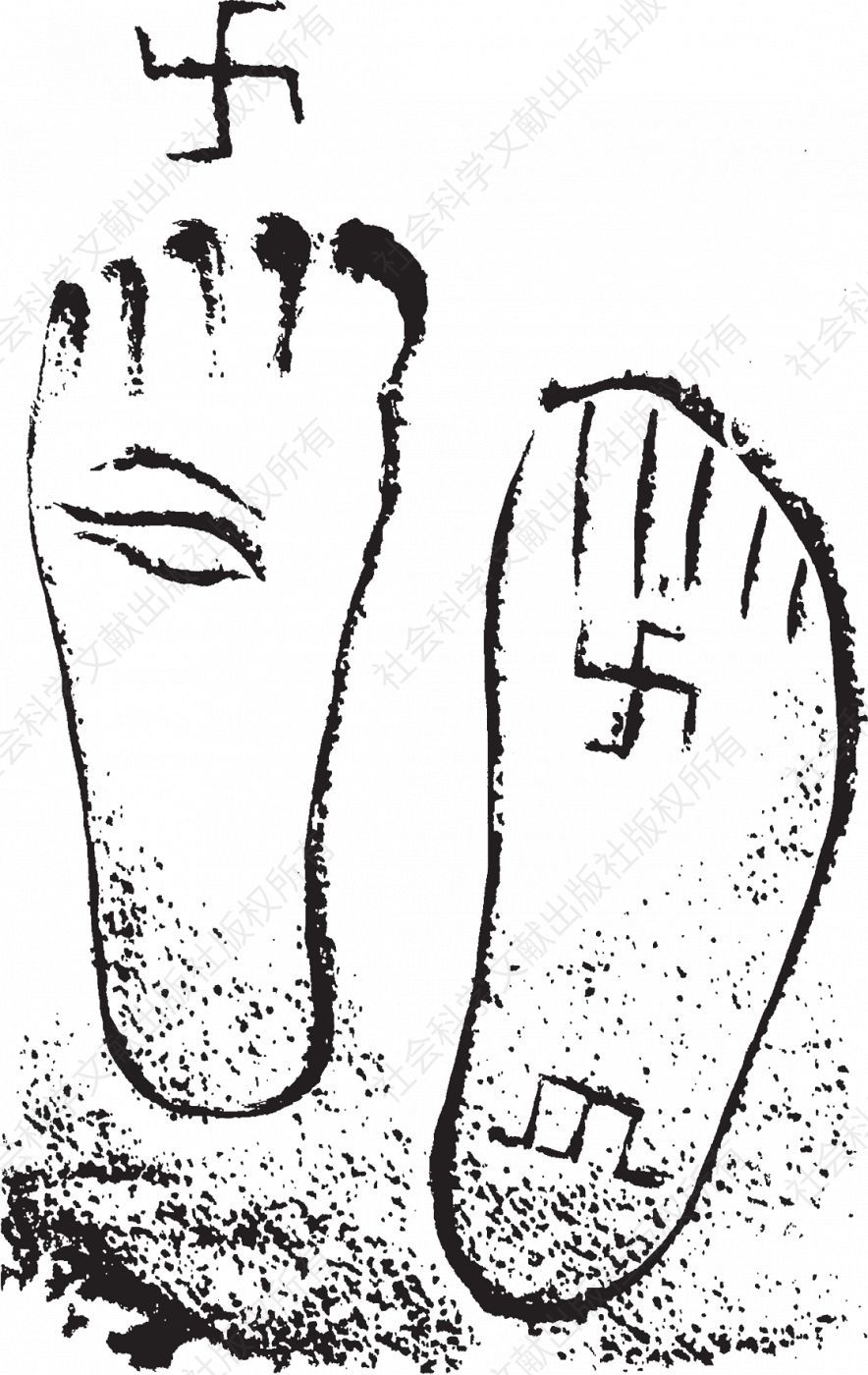 尼罗河沿岸的岩石上，一只眼睛和卐字符号刻画在一双神秘的脚印中