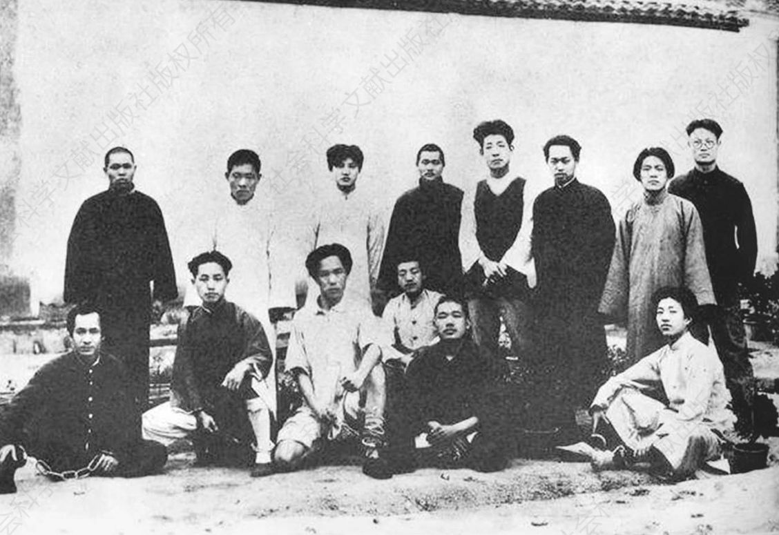 图10 1930年春，被国民党政府逮捕的中共萧山县委部分成员和其他革命者在浙江陆军监狱中的合影