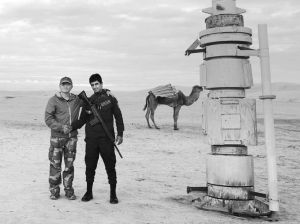 图9 2016年12月，自驾到访突尼斯——美国电影《星球大战》的拍摄地。因2015年突尼斯发生武装分子枪杀20名游客事件后，交通要道及景区全由荷枪实弹的警察把守