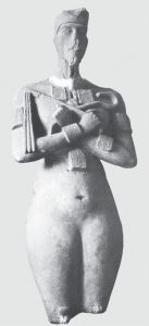 图1 法老的赤裸巨像，没有刻画性器官，出土于卡尔纳克，砂岩，400厘米高，开罗博物馆藏