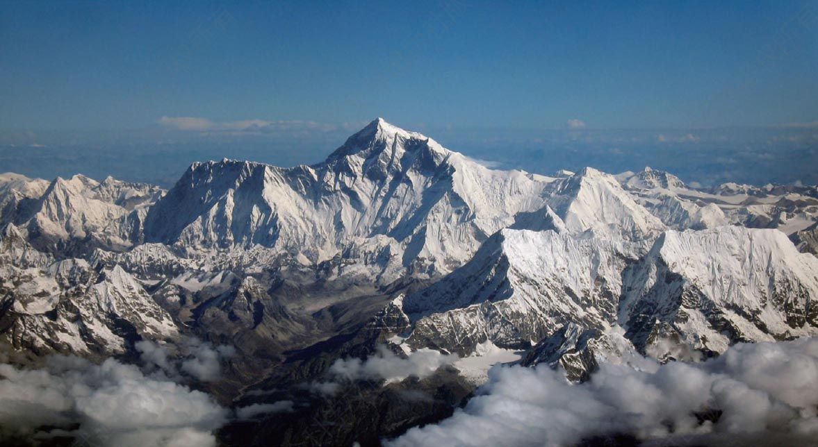 地球上海拔最高的山峰——珠穆朗玛峰