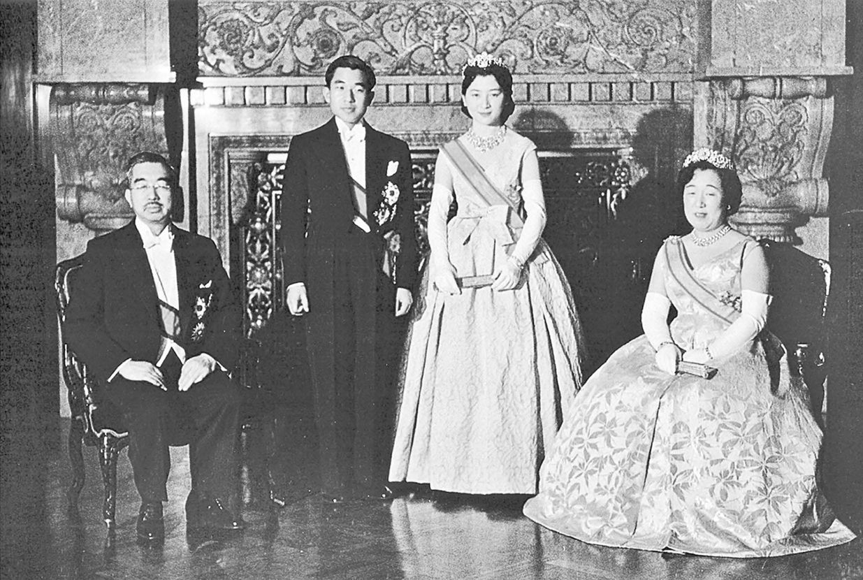 明仁皇太子与美智子婚礼的照片,1959年<br/>日本宫内厅供图,刊于《Sunday每日》
