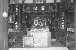 图9 龙王神位（2018年12月摄于龙王庙内）