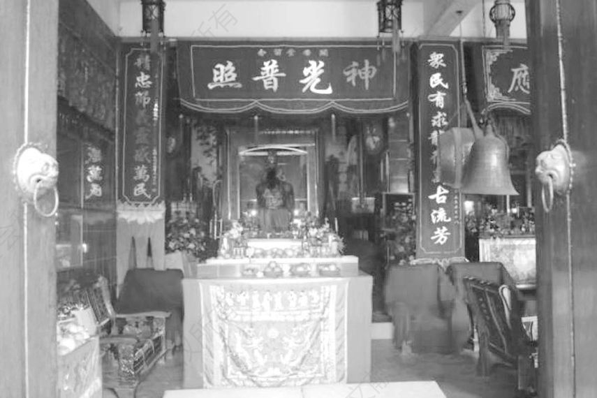 图13 关公神位（2018年12月摄于龙王庙内）