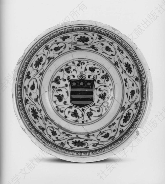 图2 15世纪纹章纹碗（锡釉陶）