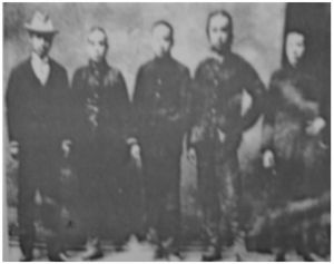 1903年3月陈独秀（左一）与友人摄于东京