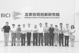 北京协同创新研究院与德稻集团签订合作协议（右七为李卓智、左四为王茤祥）