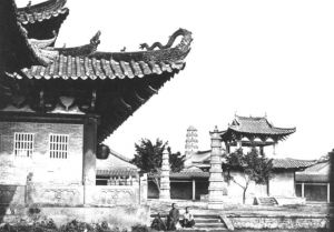 图3-7 从光孝寺远眺六榕寺花塔（1860年）