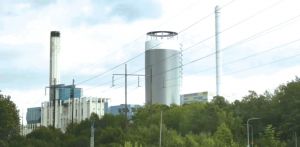 图1-4 瑞典韦斯特罗斯市垃圾热电厂的大型储热罐