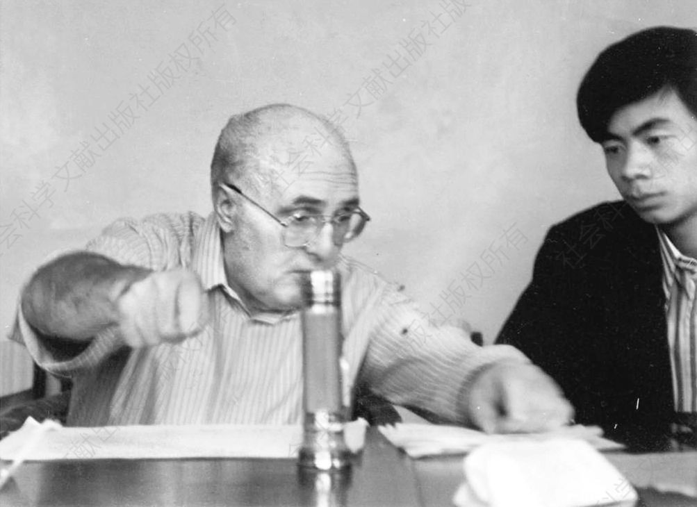 图12 格里希在工作会议中（1986年10月）（从左至右：格里希、李云中）