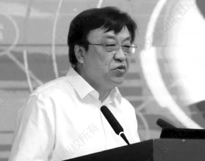 海南省委副书记、省长冯飞在会上发言